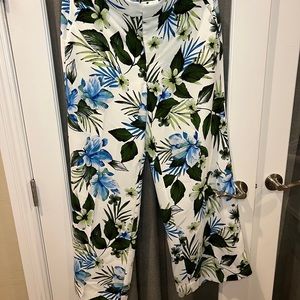 Banana Republic Wide Leg Floral Pants Size 4 - New | Color: White | Size: 6 Reg